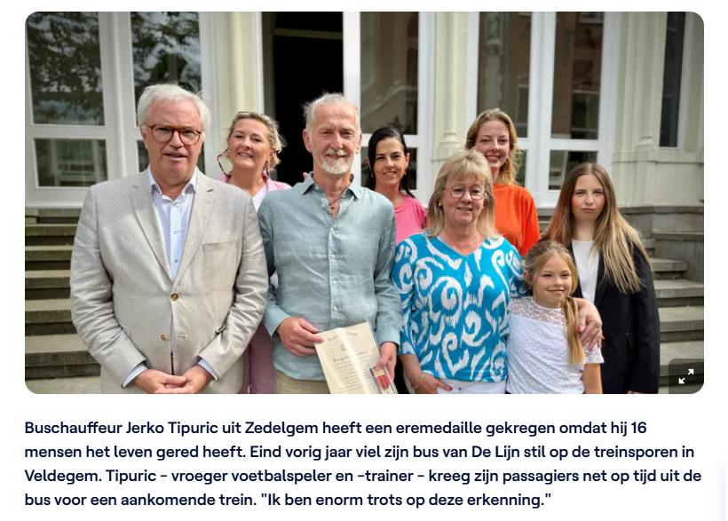 Busschauffeur Jerko Tipuric uit Zedelgem Kreef een eremedaille omdat hij 16 mensen redde, door zijn lijnbus te doen evacueren. De bus werd seconden later aangereden door een trein
